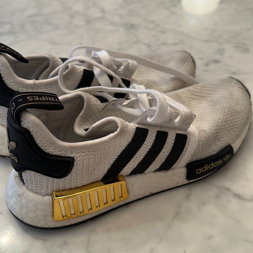 Kids adidas sneakers size US 4